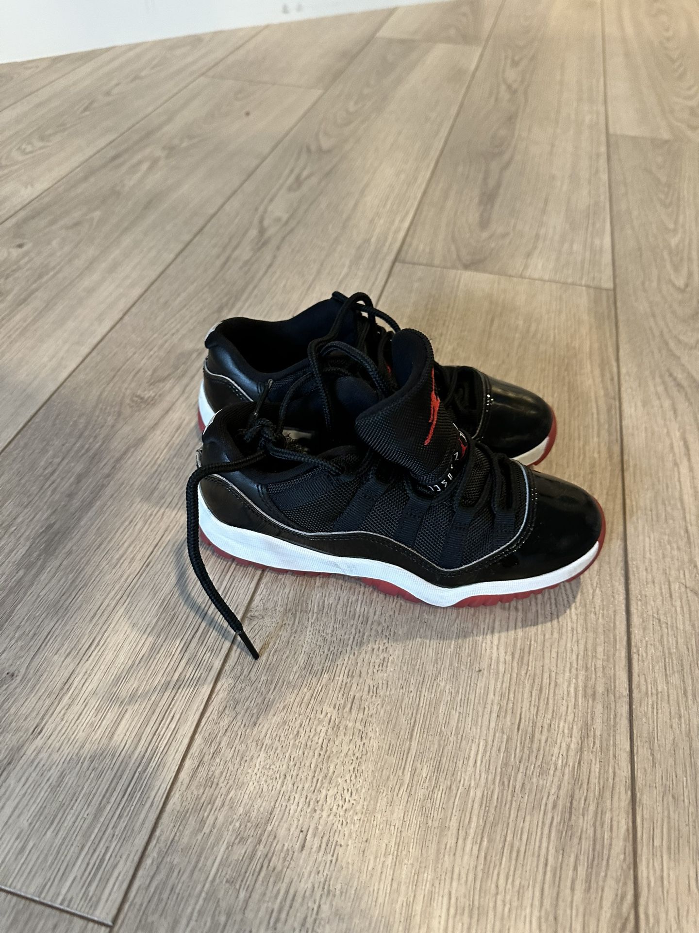 Air Jordan 11 Size 13.5 Kids