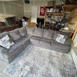 Grey Sectional - FREE DELIVERY 🚚 