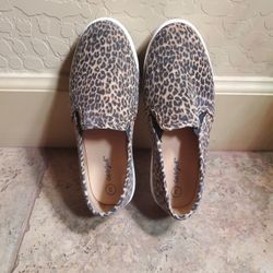 Girl's Size 3 Slip On
