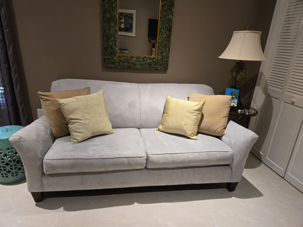 75x38 Couch