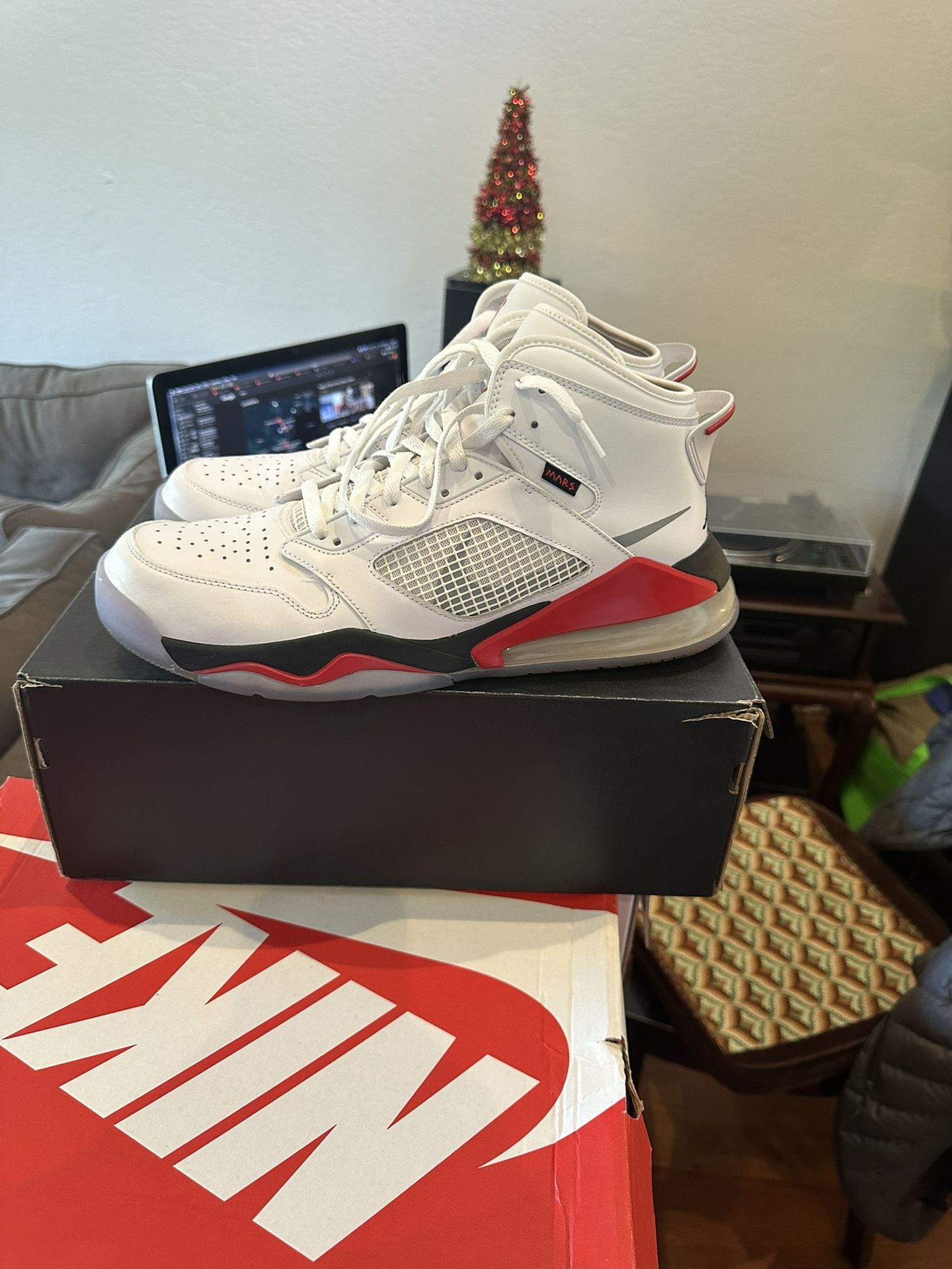Jordan Mars 270