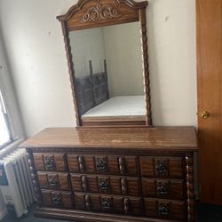 Dresser With Mirror