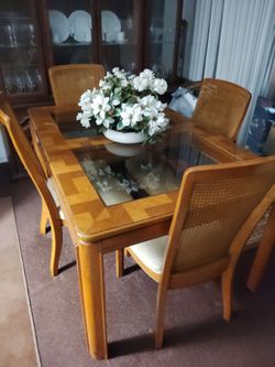 Kitchen table 4 chairs