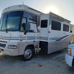 2003 Winnebago 