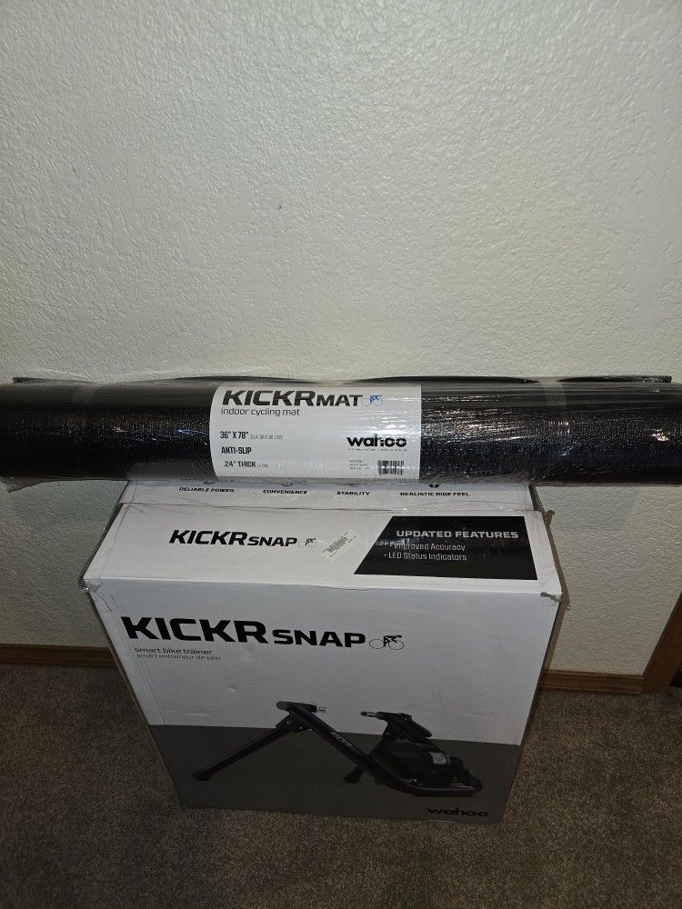 Wahoo KICRR Snap Indoor Trainer with Floor Mat. Unopened Box. New