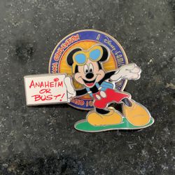 DisneyAna pin 6615 Mickey signed