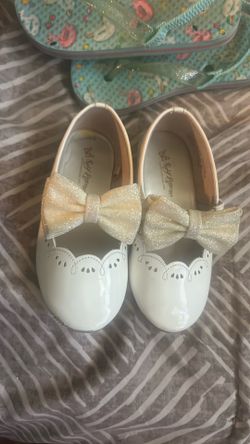 Girl’s shoes size 9