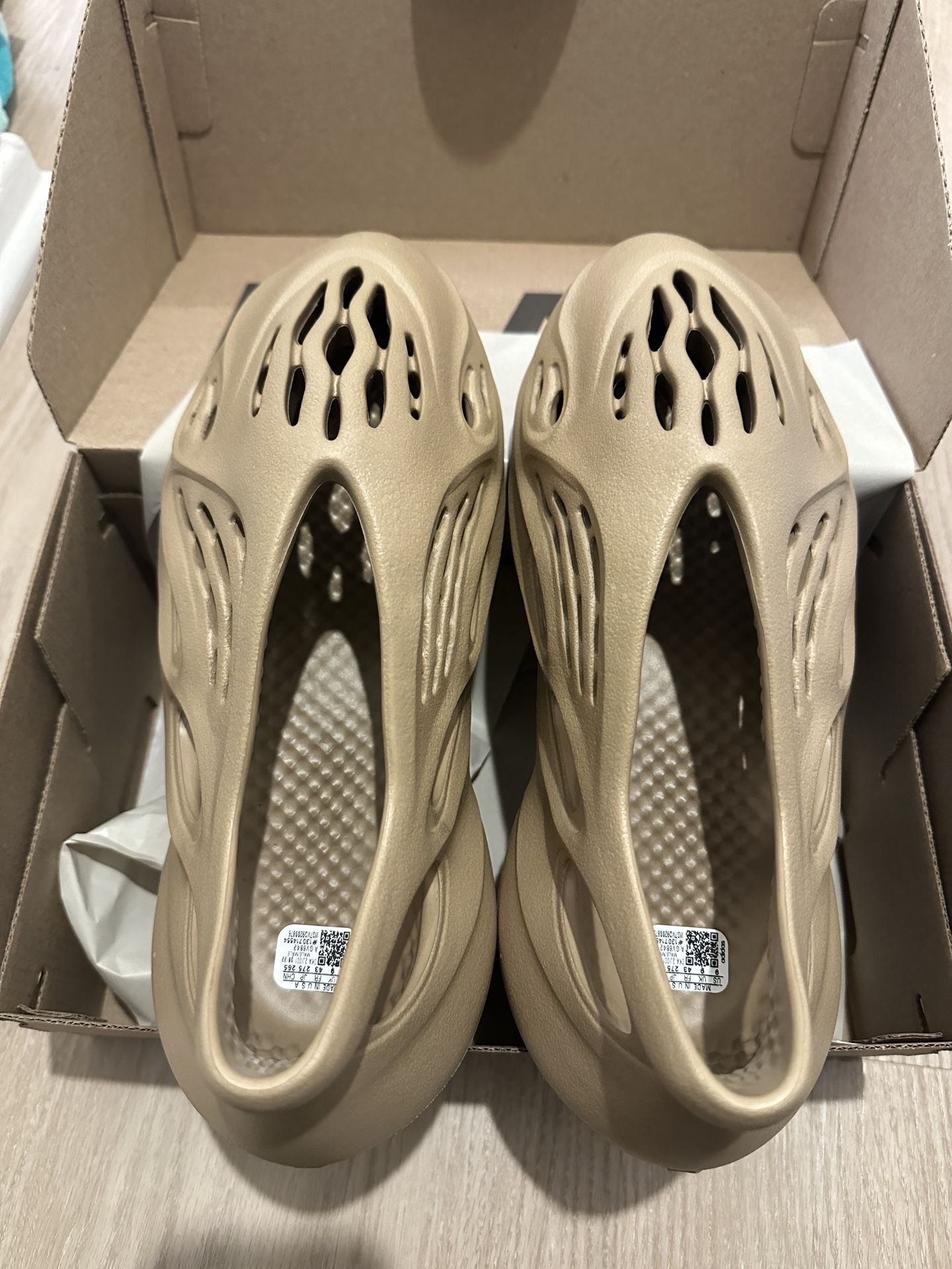 Adidas Yeezy Foam Runners Size Clay Taupe GV6842 Brand New - Main Image