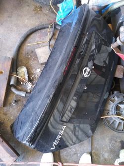 2015 nissan versa trunk