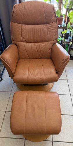 Dutailier AvantGlide Leather Swivel Glider Recliner & Matching Ottoman Set