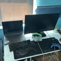 Laptop Gaming Set Up