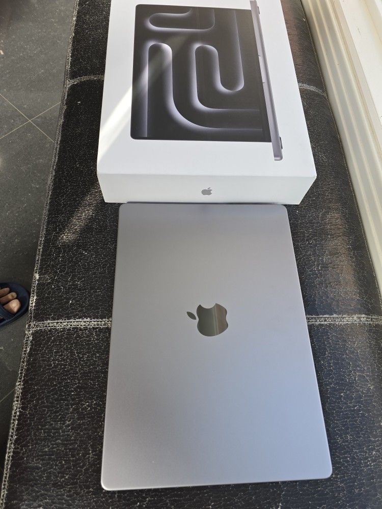 New 2023 MacBook Pro A2918 M3 14" Screen,8gb RAM, 1TB  SSD for Sale Soon or Iphone Trade In