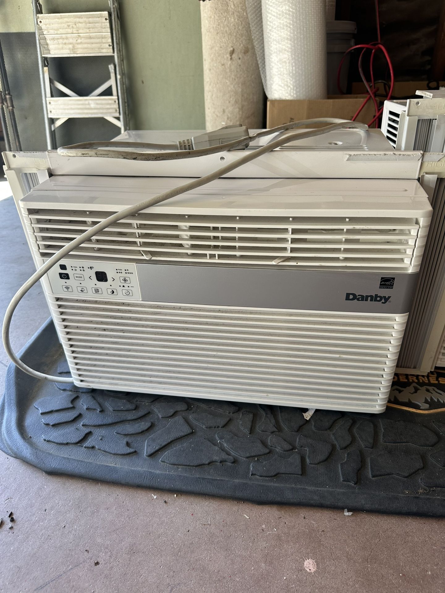 Danby Window AC - 6,000 BTU