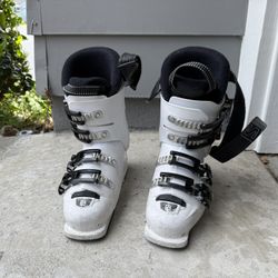 Salomon Ski Boots Size 22.5