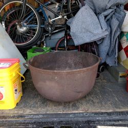 Vintage Cast Iron 25 Gallon Cauldron 