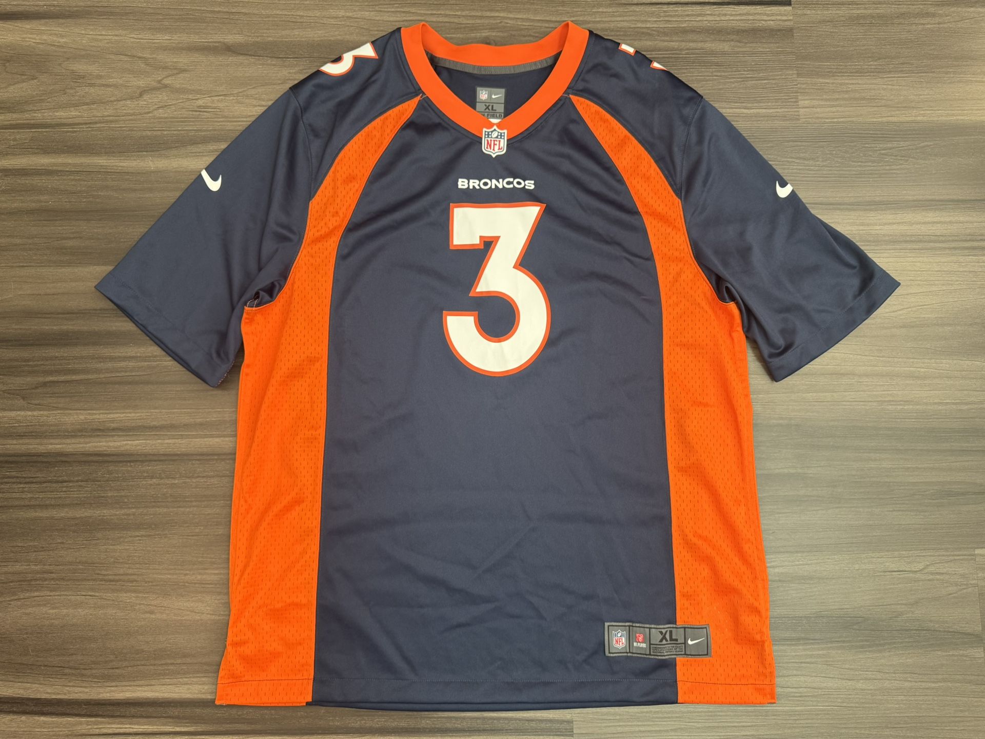 Nike Denver Broncos Russell Wilson #3 NFL On Field Home Football Jersey Men’s XL 100% authentic. Good condition. The product is an officially licen