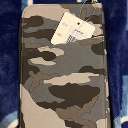 【新品未使用】Stussy CAMO PASSPORT HOLDER Stüssy - Black Camo Passport Holder | HBX - Globally Curated