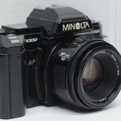 Minolta Maxxum 7000 Film Camera w/ 50 mm f/1.7 Lens – Vintage Classic