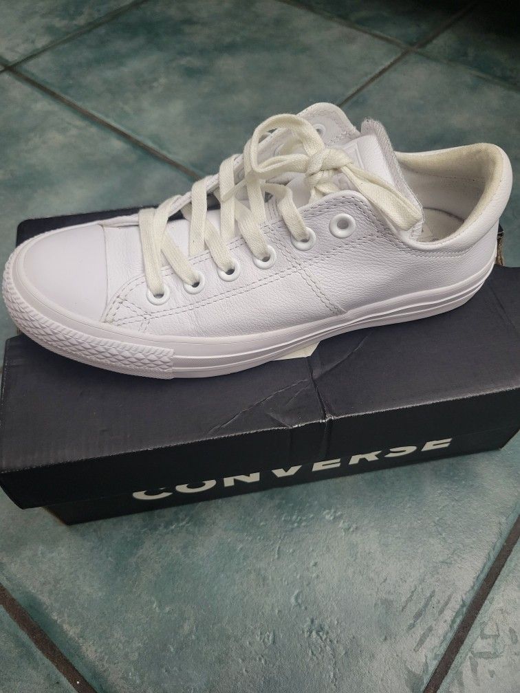 Converse Size 7 Women