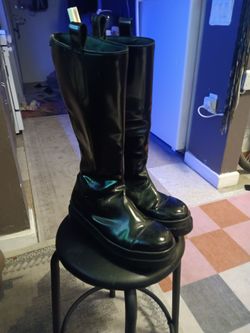 Boots size 8