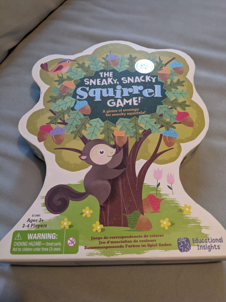 The Sneaky, Snacky Squirrel (Board Game)