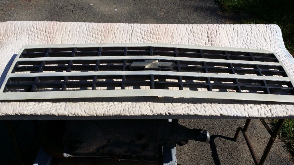 front grill 95 Chevy van in good condition