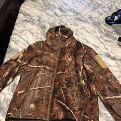 XL camo jacket