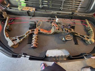 Camo Compound Bow with Hard Case and Arrows