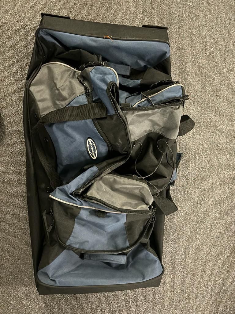 Duffle Bag With Wheels 