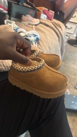 Uggs size 6c for toddlers