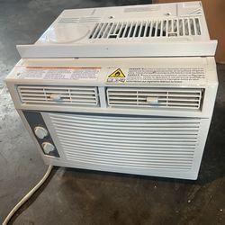 Cool Living Ac/ Blows Cold