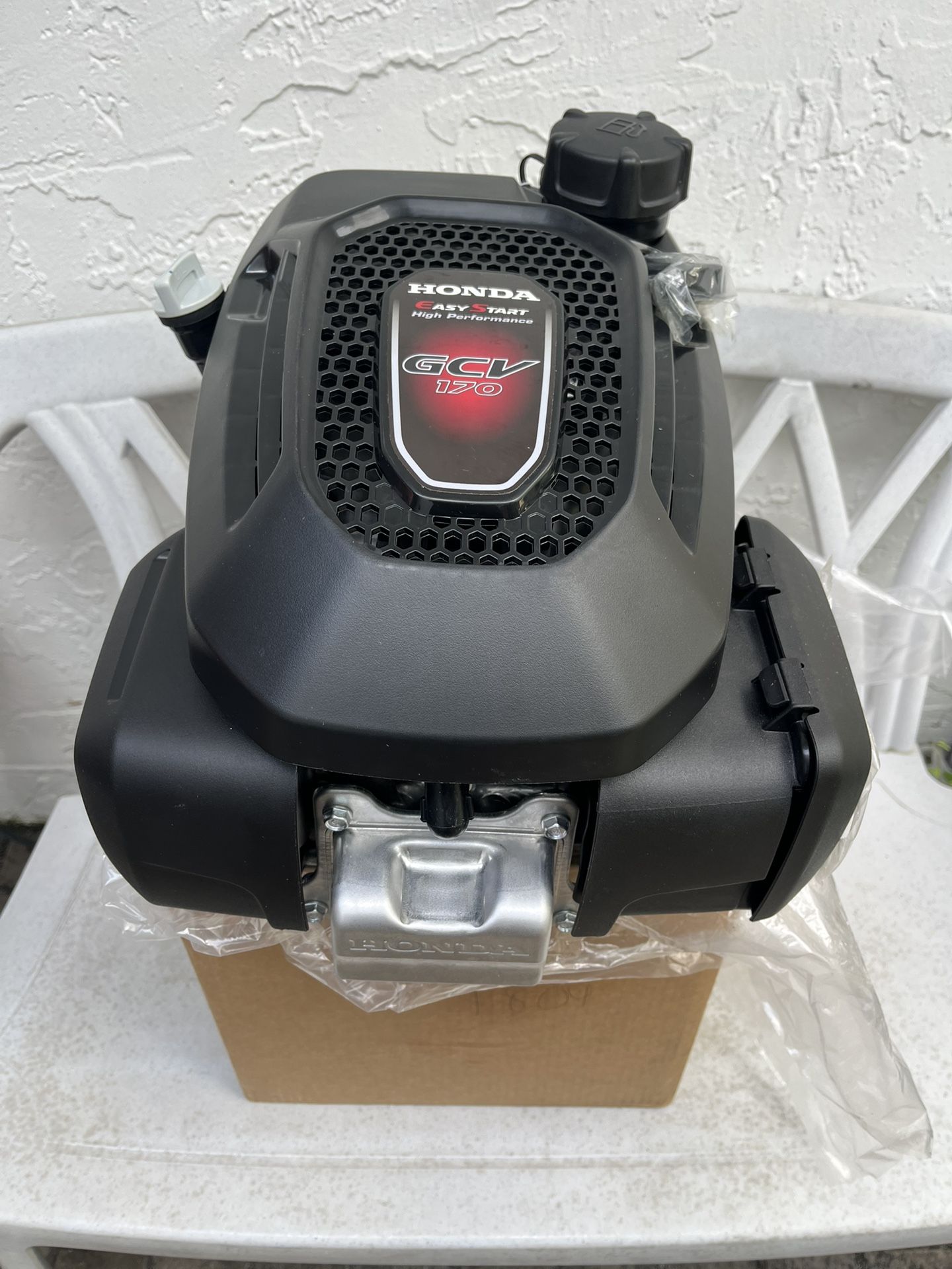 Brand New Honda Engine Still In The Box With Mounting Bolts