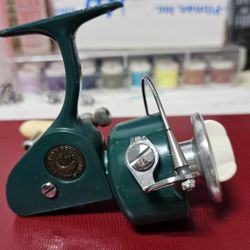 Penn Spinning Reel  # 712 In New Condition 