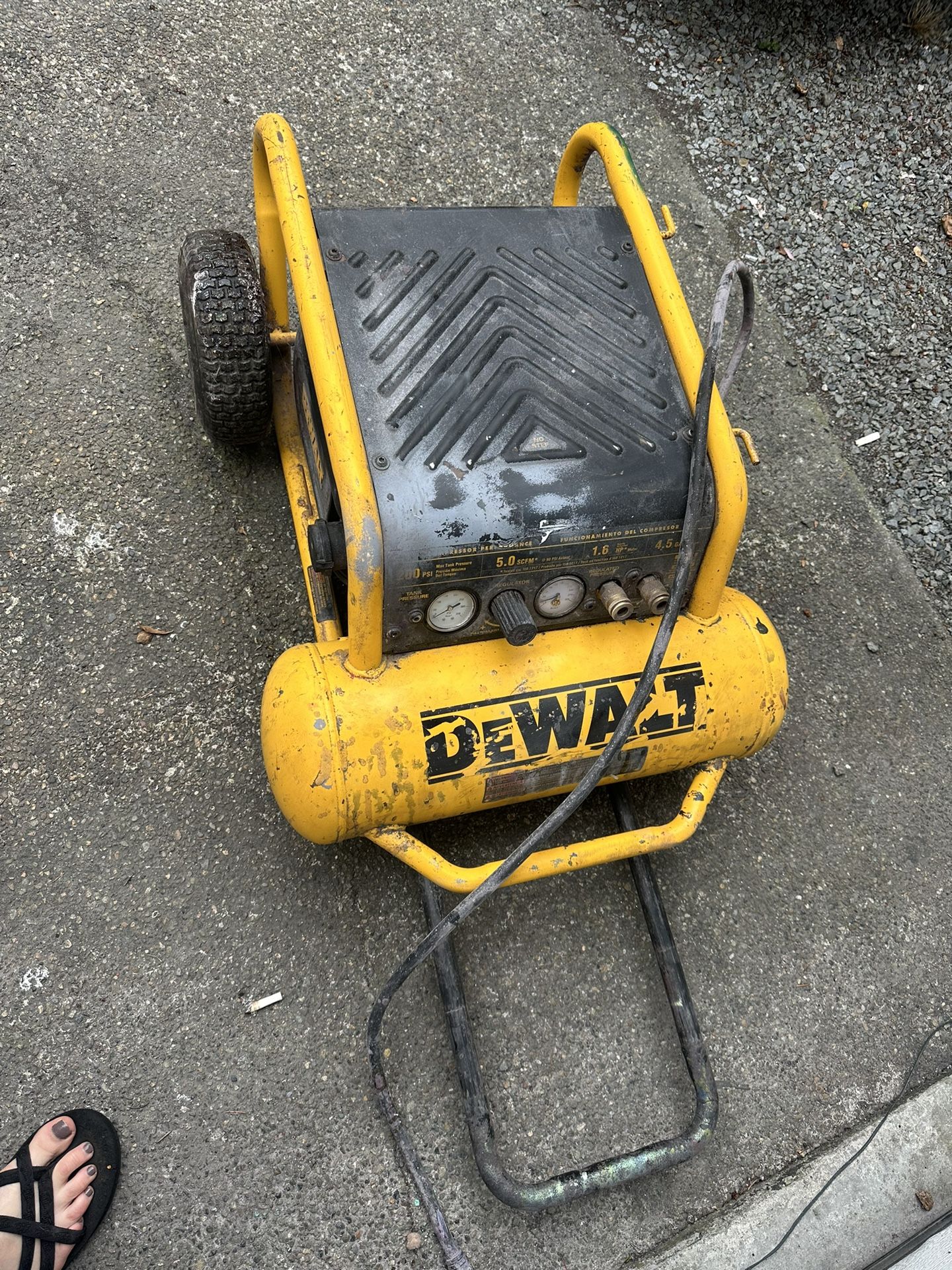 DeWalt 200 Psi Portable Air Compressor 4.5 hp