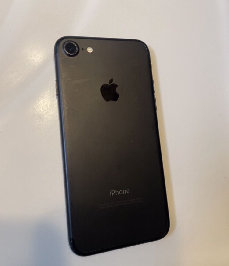 iPhone 7 - Unlocked - All Carriers 32GB