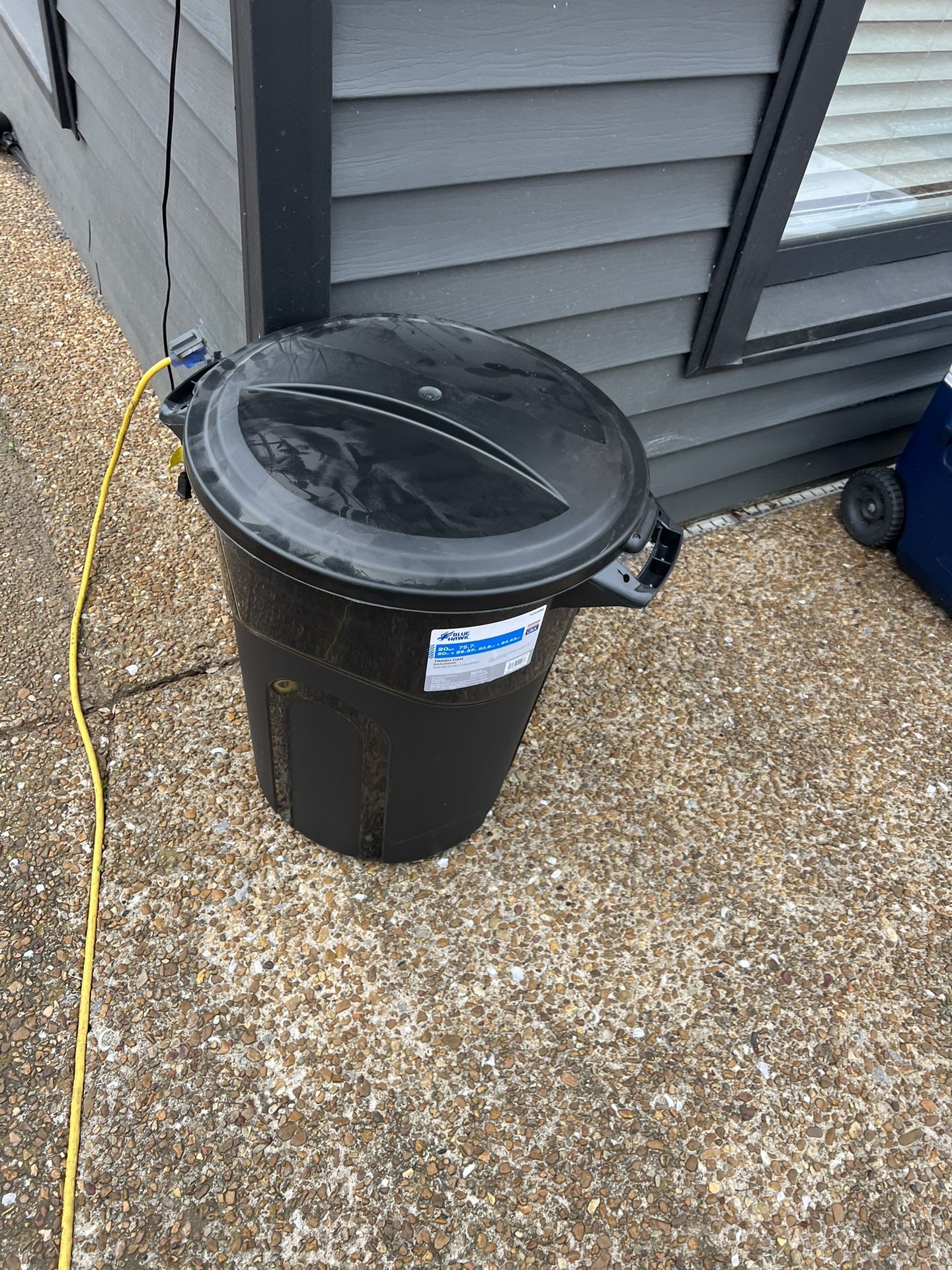 New 20volt in Trash Cans With Lids