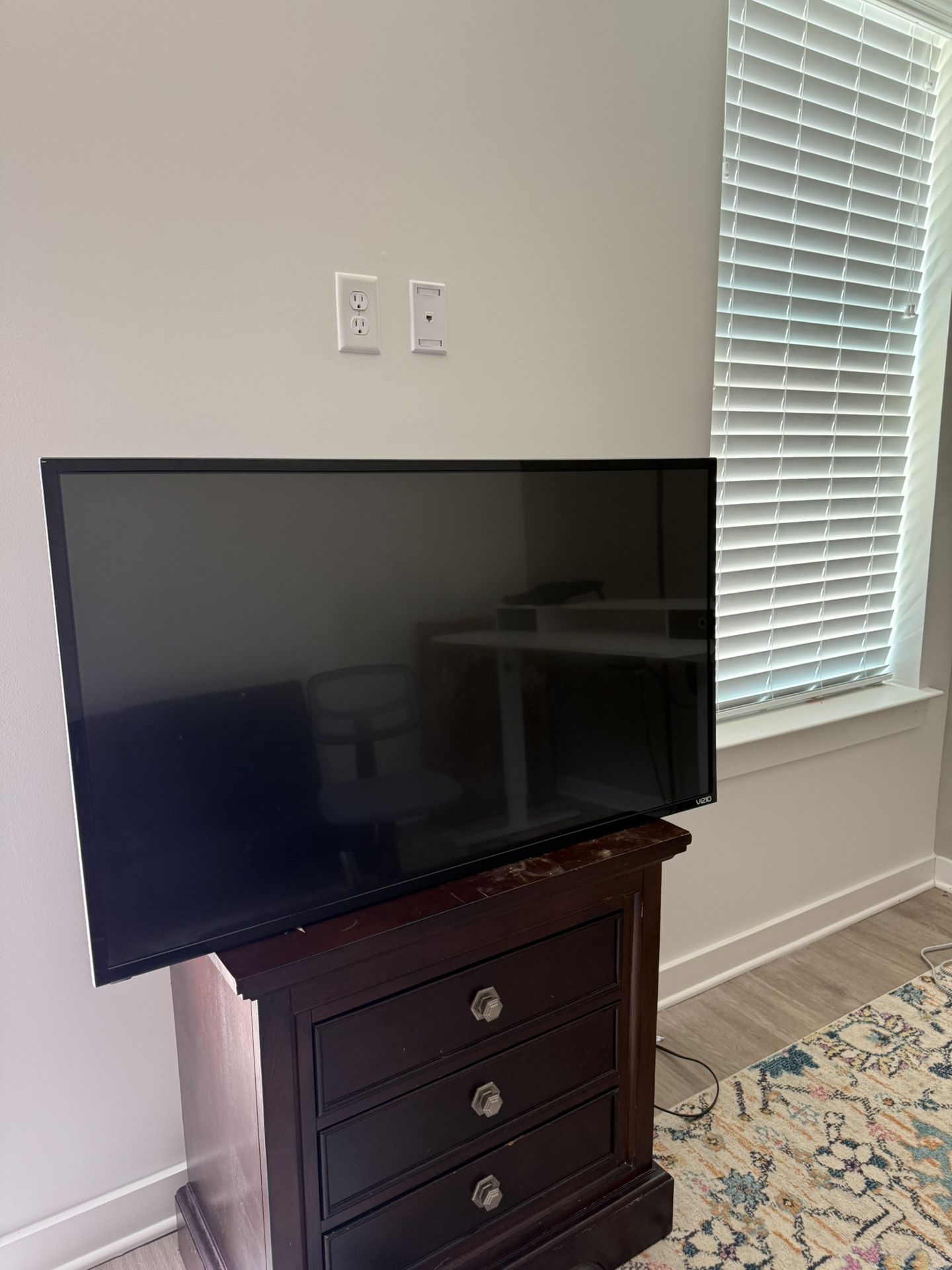 4k Vizio 42” No Legs
