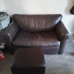 Vintage Leather Love-seat Pull Out Couch
