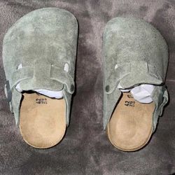 Fresh Birkenstocks – Blending Fashion with Comfort! response push