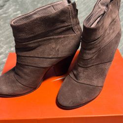 Steve Madden Brown Suede Leather Booties Size 8