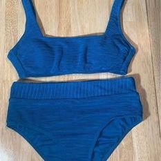 Women’s - Size small- Ribbed sports bikini set