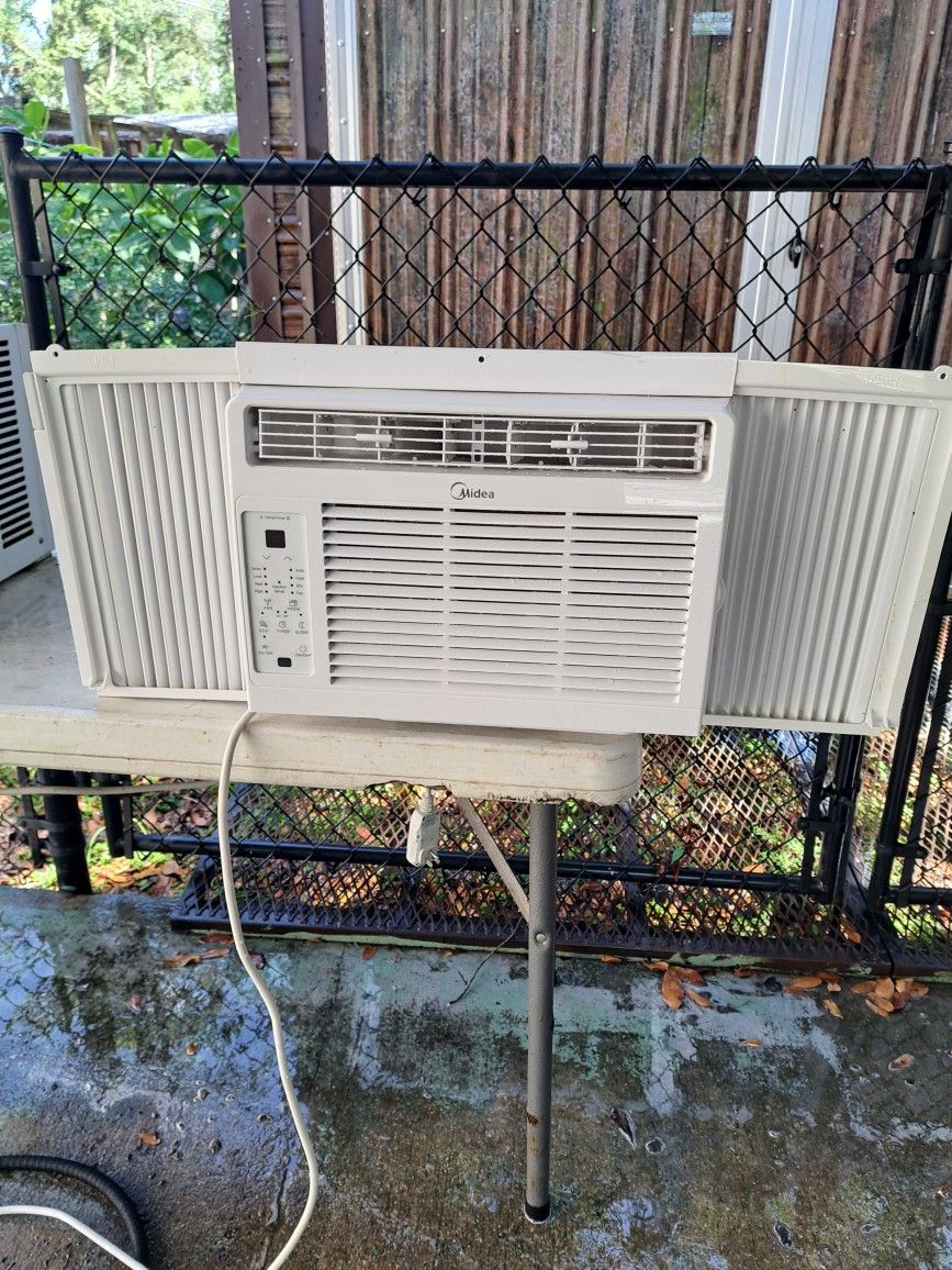 Midea Window Unit 6000BTUs