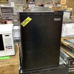 Magic Chef 2.6 cu. ft. Mini Fridge in Black, ENERGY STAR