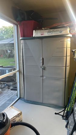 She’d storage Rubbermaid