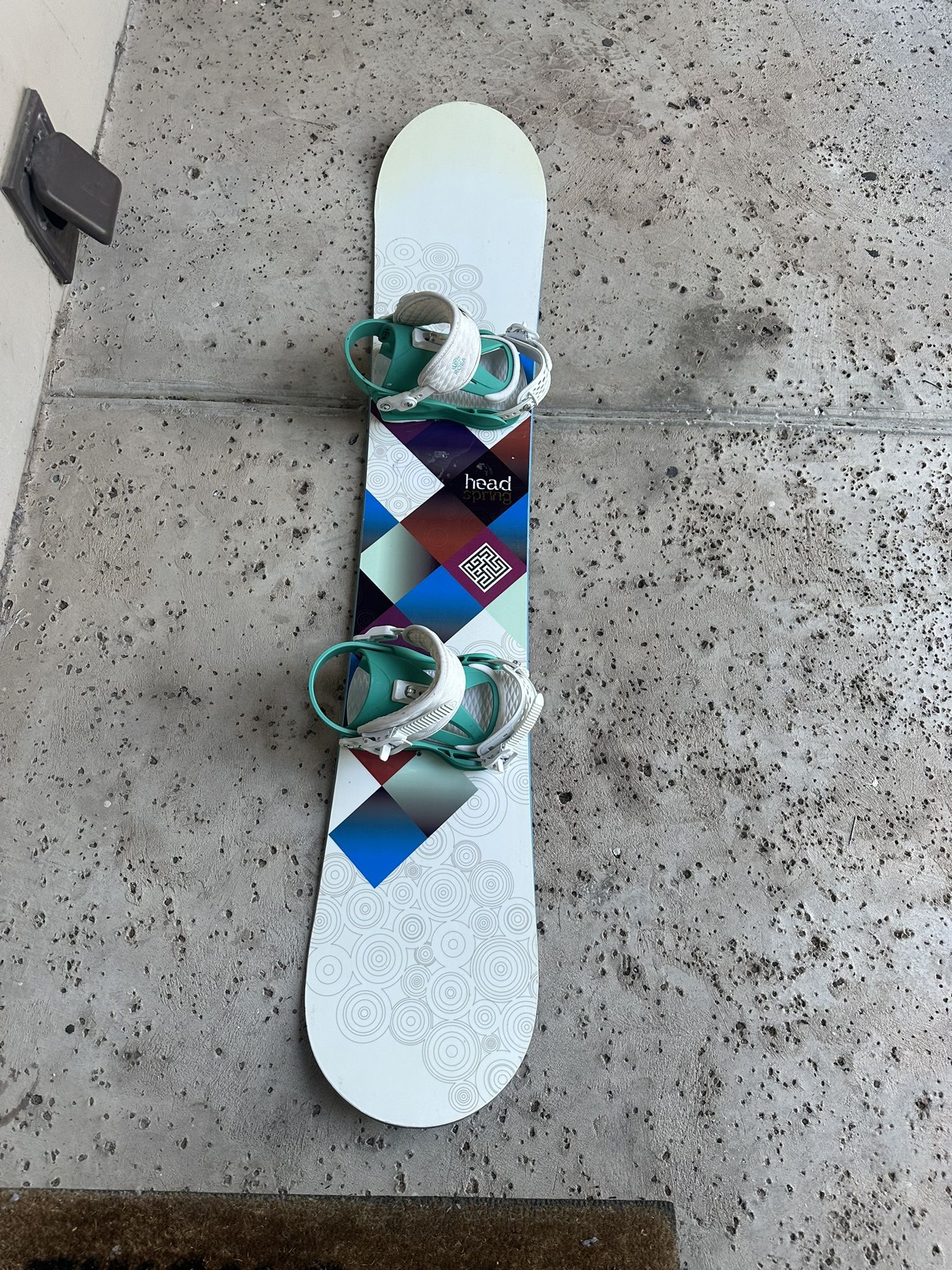 Head Spring 152CM Woman’s Snowboard Includes Union Bindings