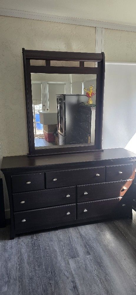 Bedroom Dresser Set