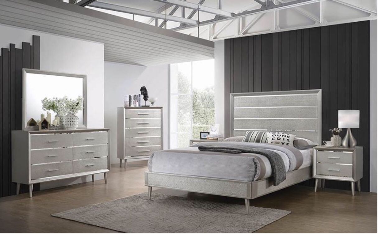 4 PCS Queen Bedroom Set in Offer (222701)