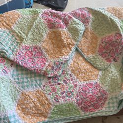 Full Or Twin Size Comforter With Shams