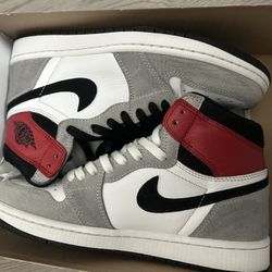 Jordan 1 Retro Light Smoke Grey