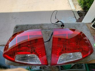 2011 Hyundai tail lights like new